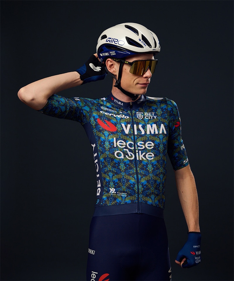 Team Visma | Lease a Bike rider portrait